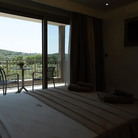 Minimalist Apart Otel Potos